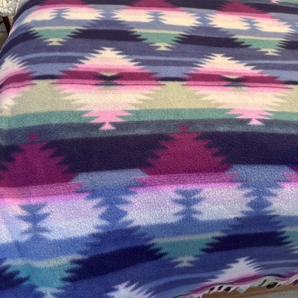 1990s Aztec Fleece Fringed Multicolor Throw 62x62‎